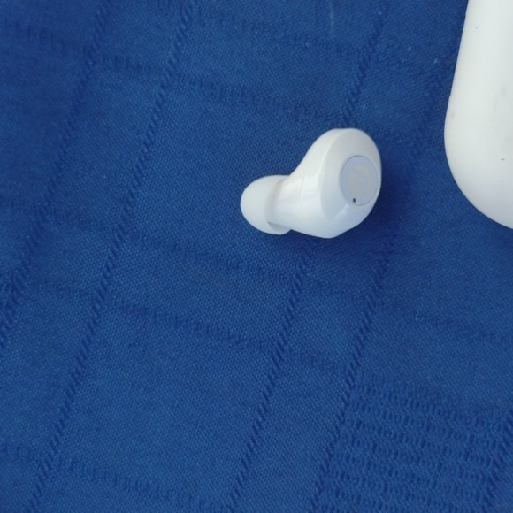 Raycon Earbuds - Picture 3 of 3